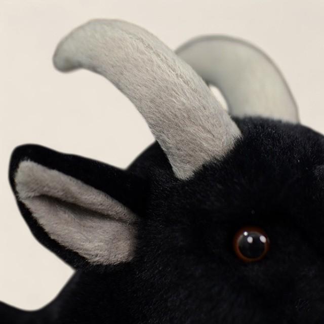 リアルなヤギのふわふわぬいぐるみ